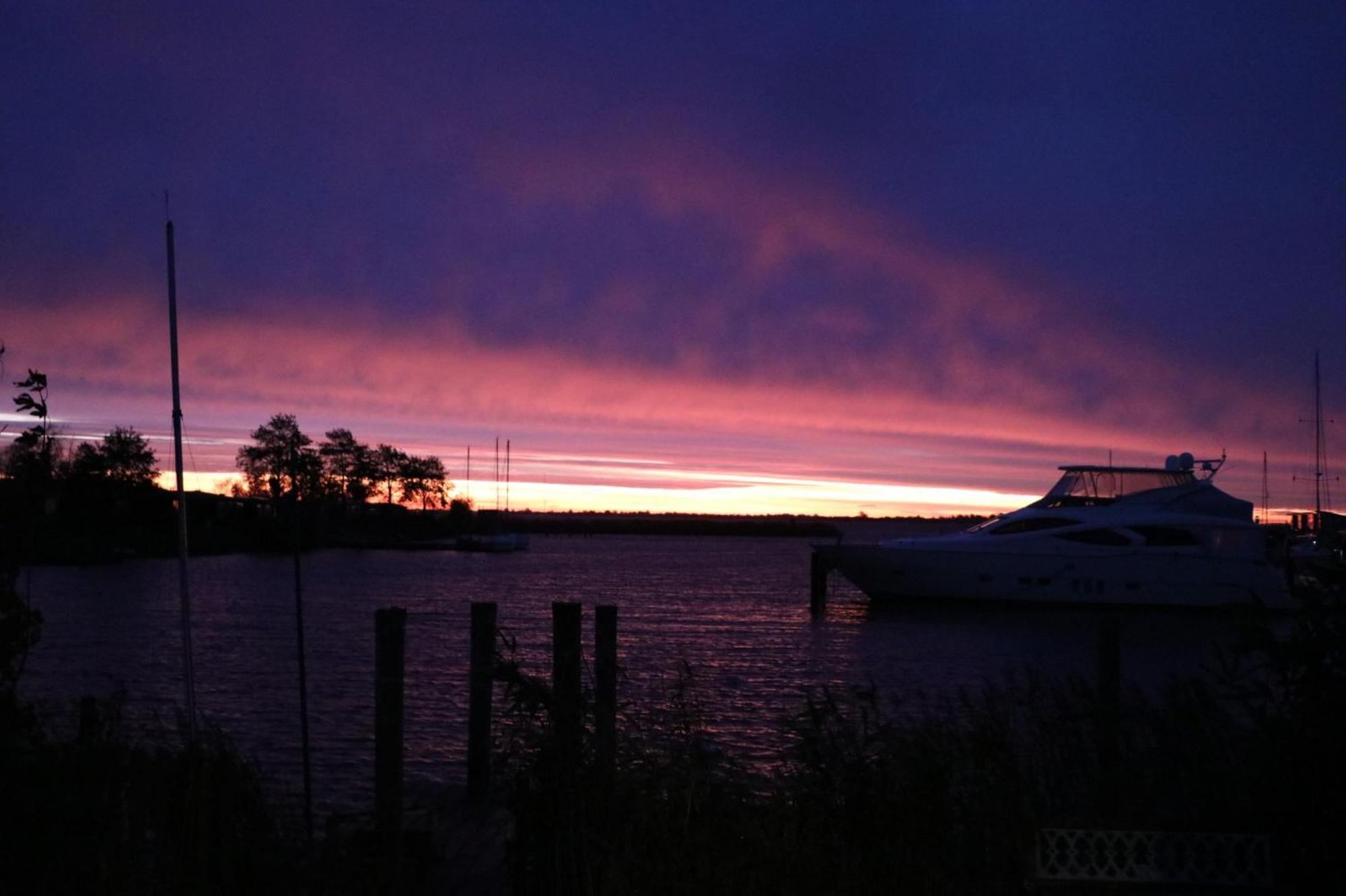Het kleine Huis mobile home by the harbour&the Lauwersmeer Anjum Buitenkant foto